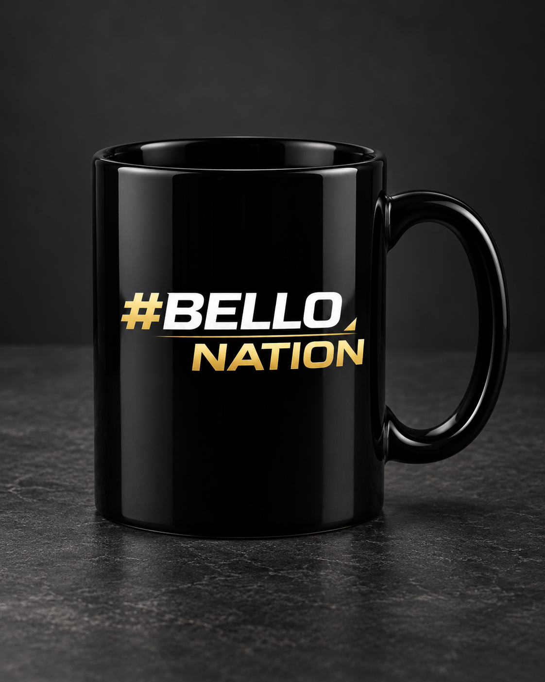 Mug negro Statement #BELLO NATION blanco y dorado