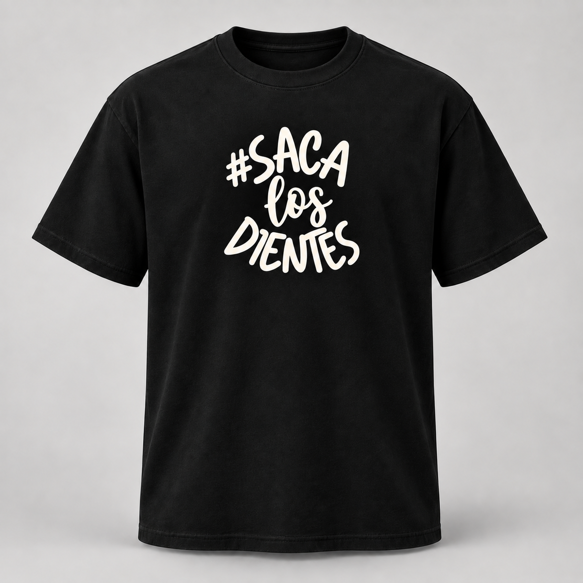 Camiseta negra #SacaLosDientes con logo statement