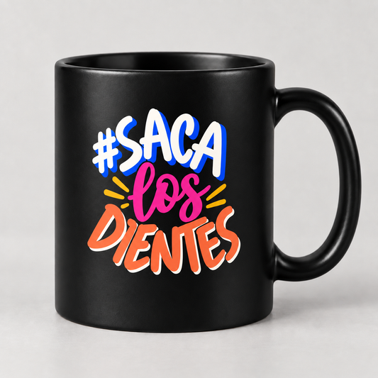 Mug negro #SacaLosDientes Color Pop con logo ajustado